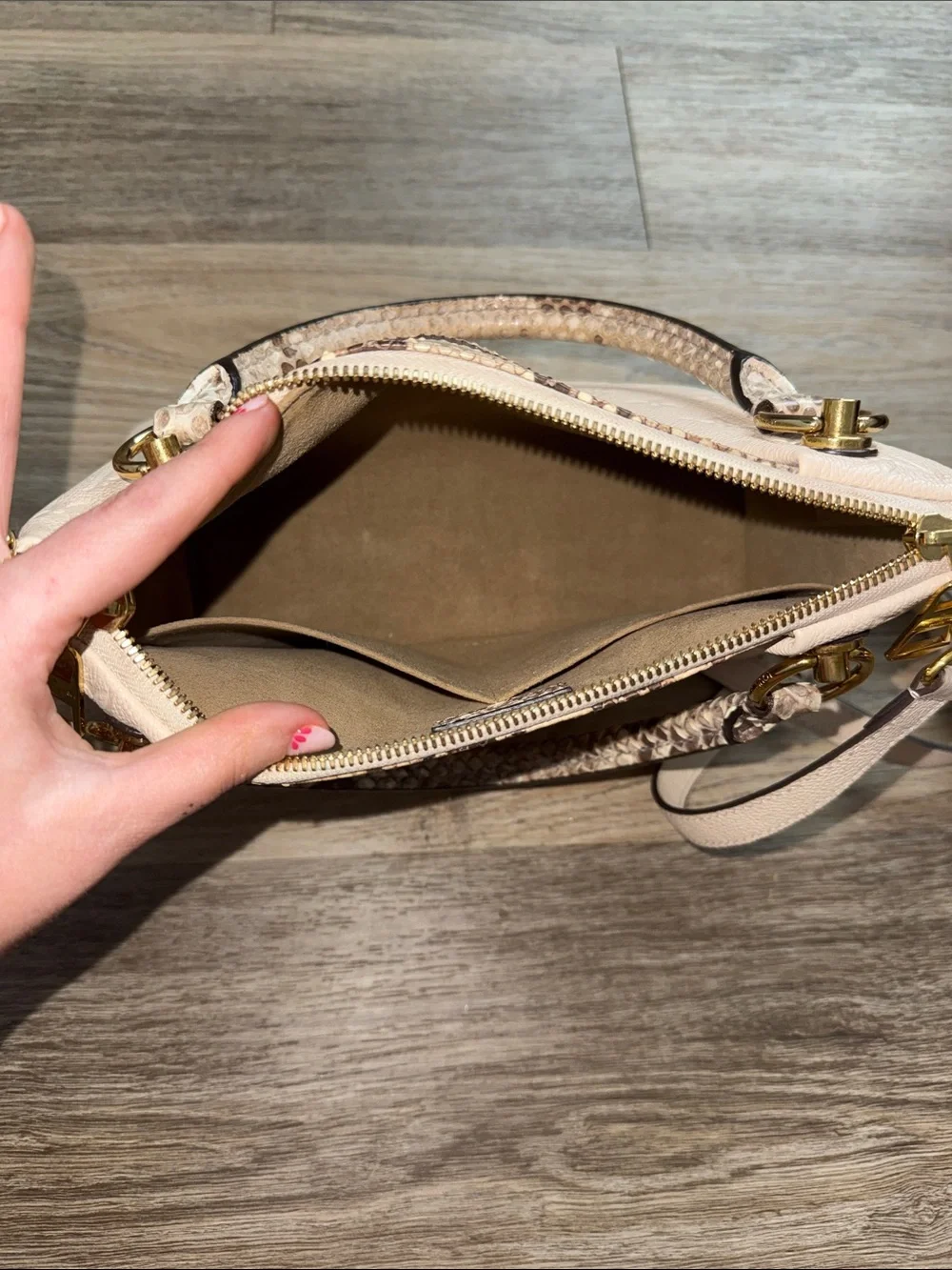 Louis Vuitton python and beige crossbody with gold hardware - Picture 11 of 16